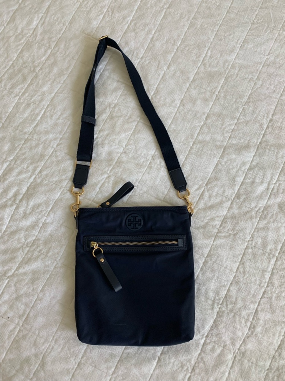 Tory Burch Navy Nylon Crossbody with Gold Hardware - Picture 4 of 4